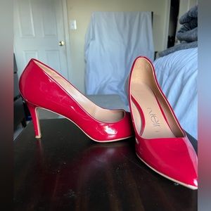 Beautiful Calvin Klein heels! Super cute and stylish!